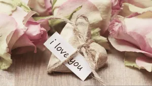 Roses beside an I Love You message